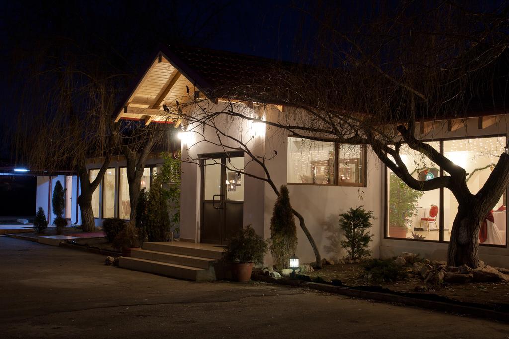 Pension Club Montana Cîmpina Ngoại thất bức ảnh