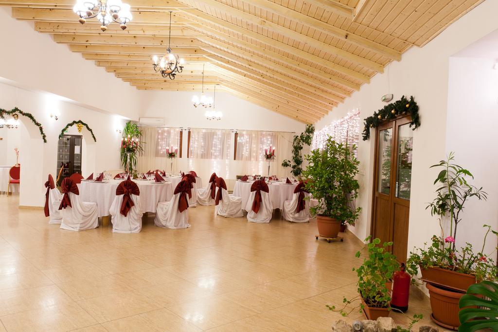 Pension Club Montana Cîmpina Ngoại thất bức ảnh
