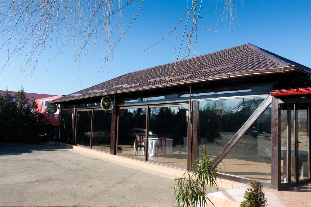 Pension Club Montana Cîmpina Ngoại thất bức ảnh