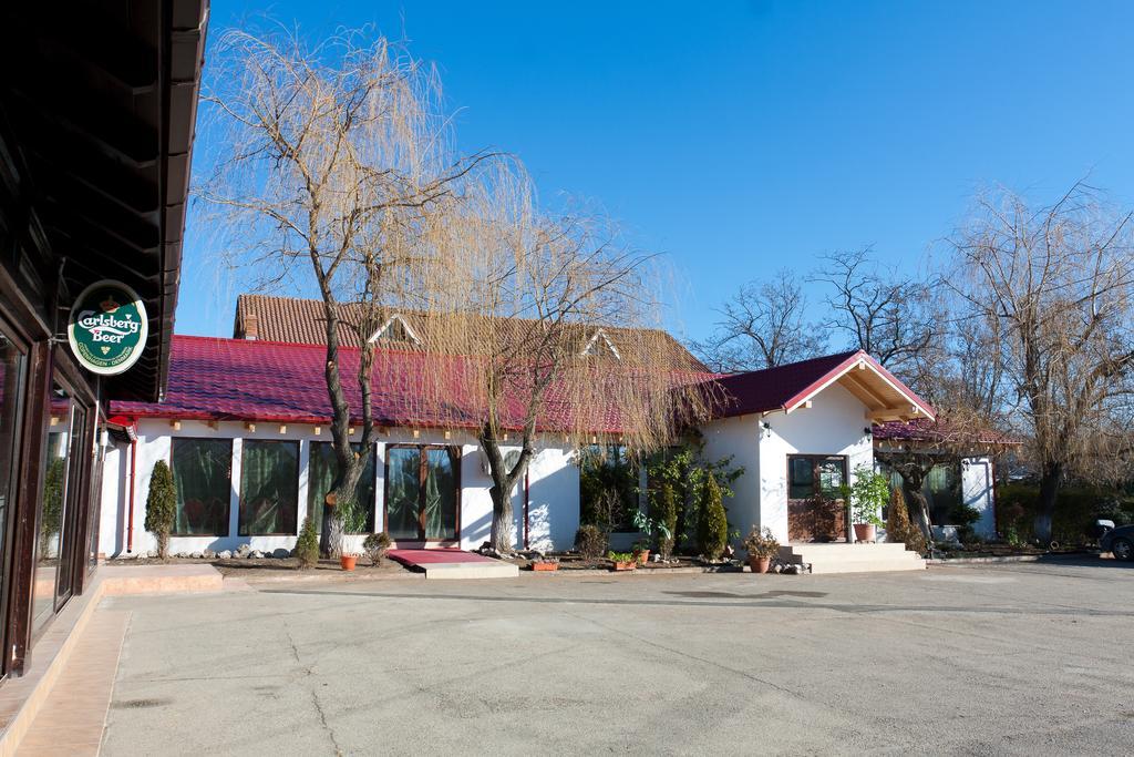 Pension Club Montana Cîmpina Ngoại thất bức ảnh