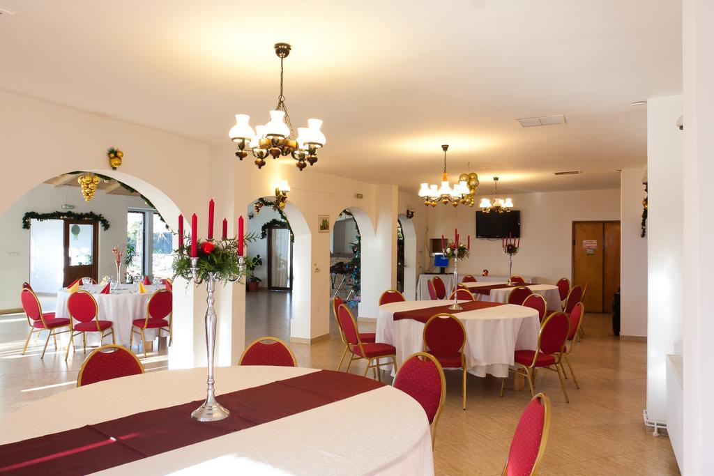 Pension Club Montana Cîmpina Ngoại thất bức ảnh