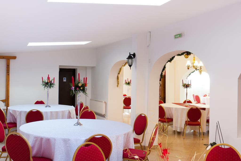 Pension Club Montana Cîmpina Ngoại thất bức ảnh