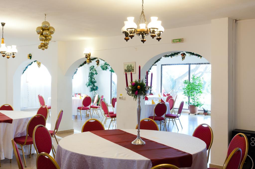 Pension Club Montana Cîmpina Ngoại thất bức ảnh