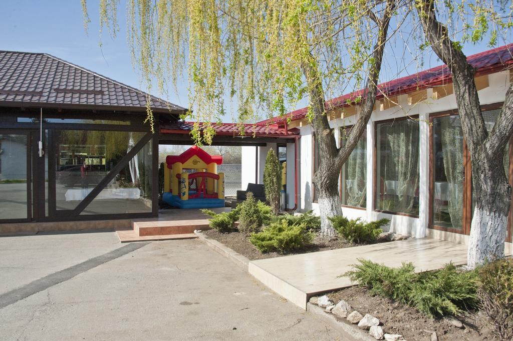 Pension Club Montana Cîmpina Ngoại thất bức ảnh