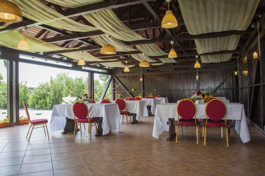 Pension Club Montana Cîmpina Ngoại thất bức ảnh