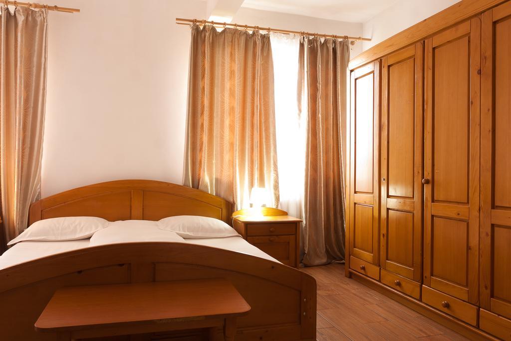 Pension Club Montana Cîmpina Ngoại thất bức ảnh