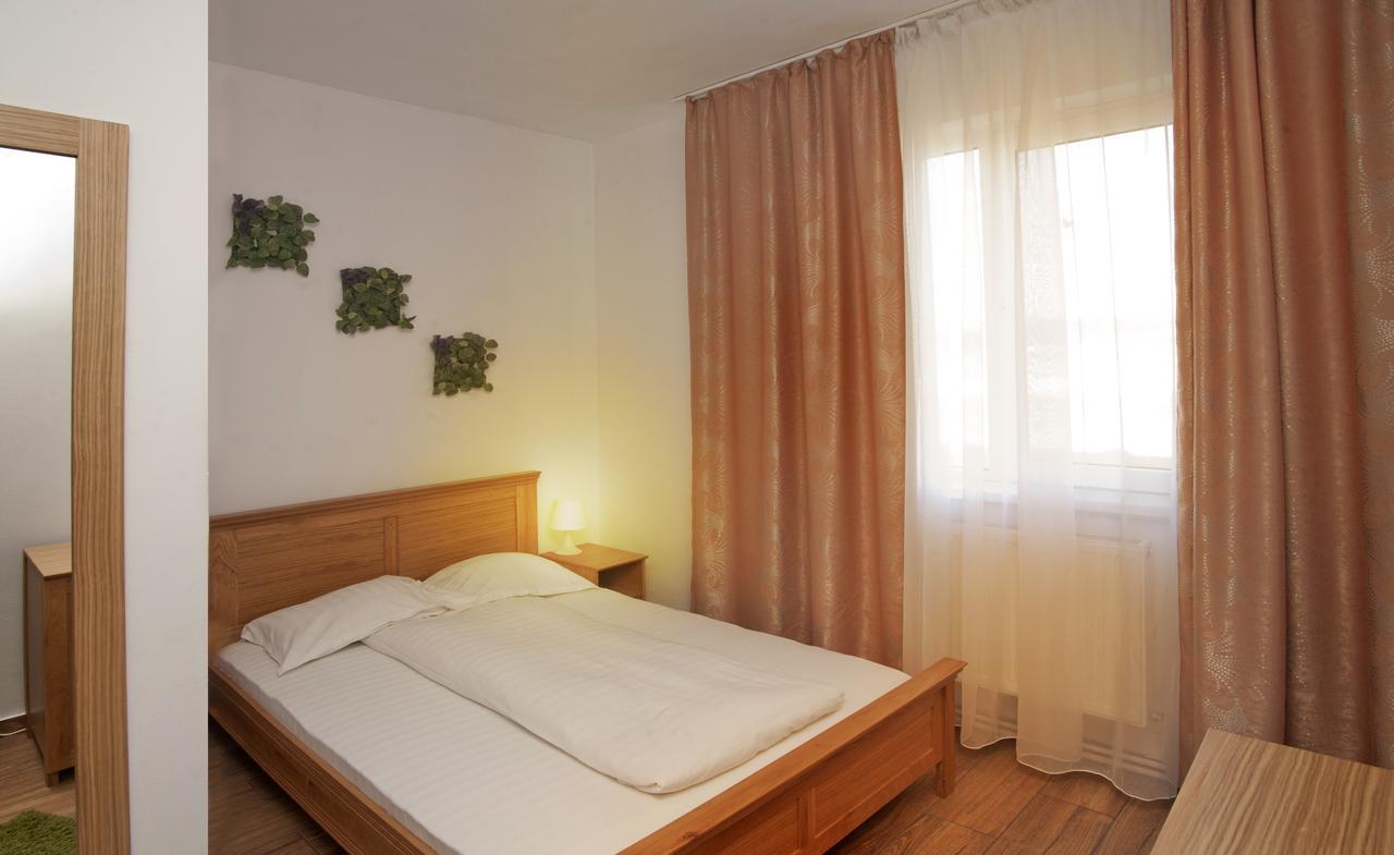 Pension Club Montana Cîmpina Ngoại thất bức ảnh