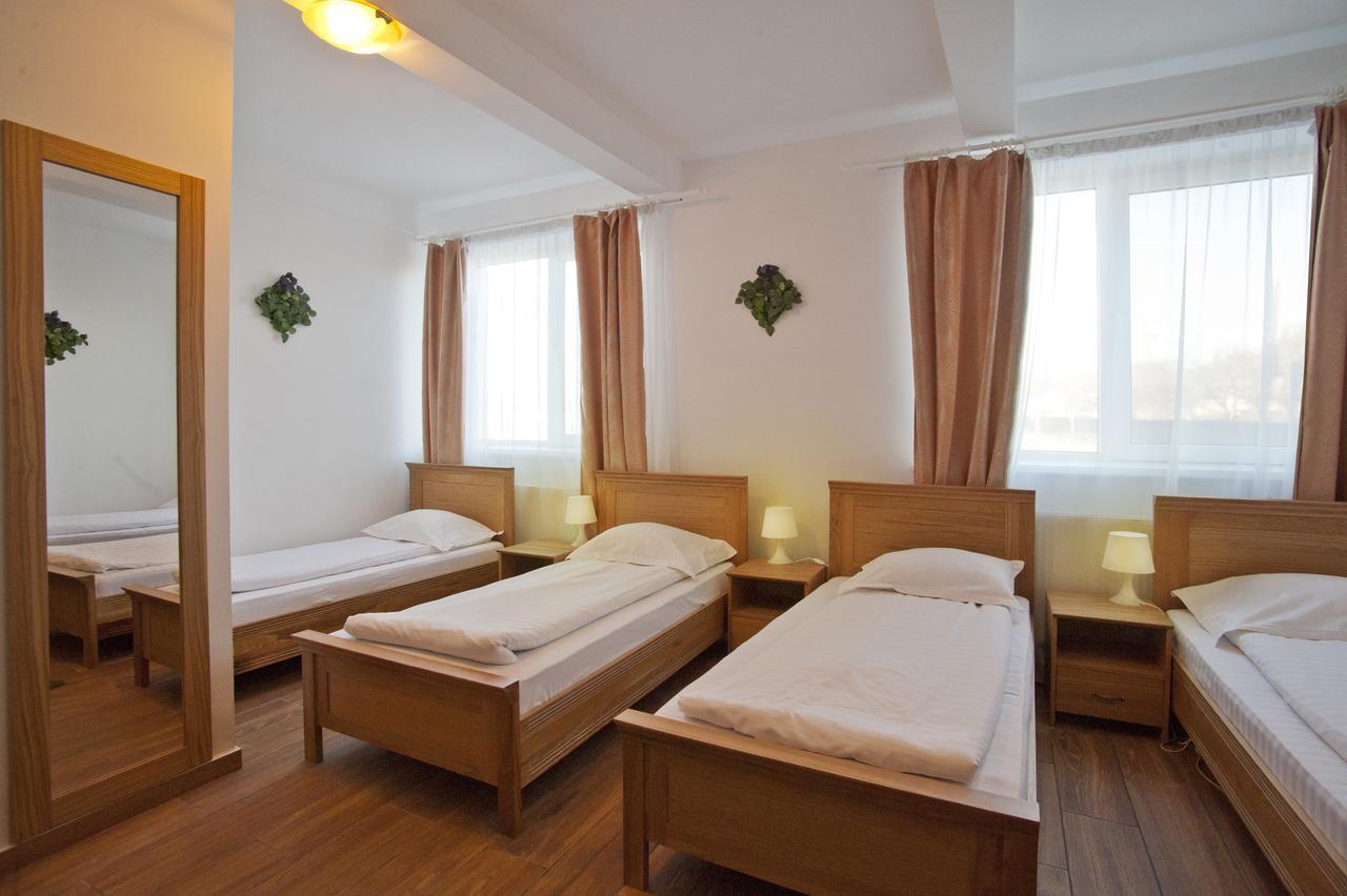 Pension Club Montana Cîmpina Ngoại thất bức ảnh